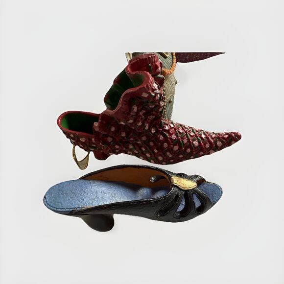 Vtg Victorian miniature collectible shoe ornaments And Purse set hanging loop 4” - Picture 5 of 6